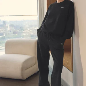 ALO YOGA ACCOLADE STRAIGHT LEG SWEATPANT